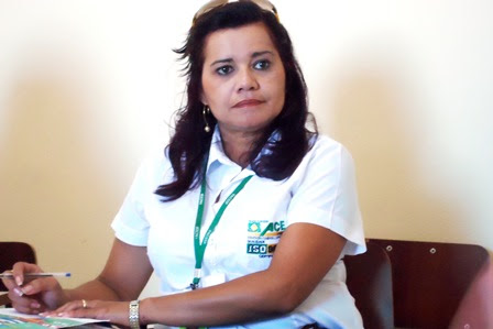 Valdenice Aparecida Lacerda Valderramas, da ACE de Pompeia, chama a atenção para o documento eletrônico
